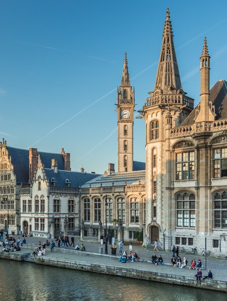 Die Gracht des alten Hafens, die Graslei im historischen Zentrum von Gent, Flandern/Belgien | © Gettyimages.com/orpheus26