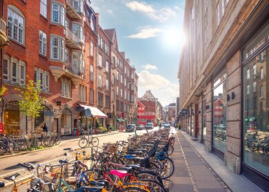 Eine schoene Strasse in der Altstadt von Kopenhagen | © Gettyimages.com/Viacheslav Chernobrovin