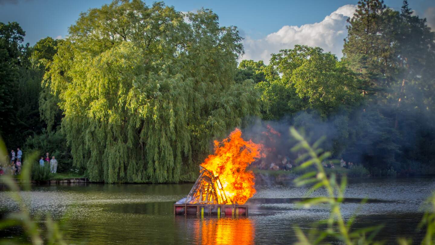 Traditionelles Sankt Hans Lagerfeuer in Kopenhagen | © Gettyimages.com/Jens Jensen