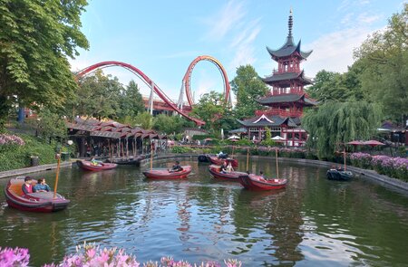 Boot im Tivoli Garten in Kopenhagen | © Gettyimages.com/Sigal BUDAL