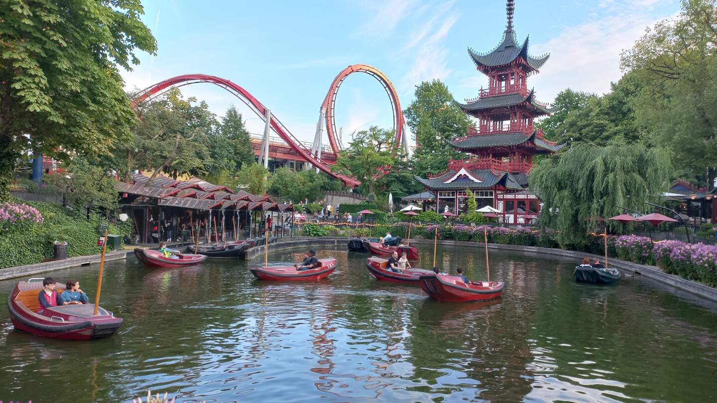 Boot im Tivoli Garten in Kopenhagen | © Gettyimages.com/Sigal BUDAL