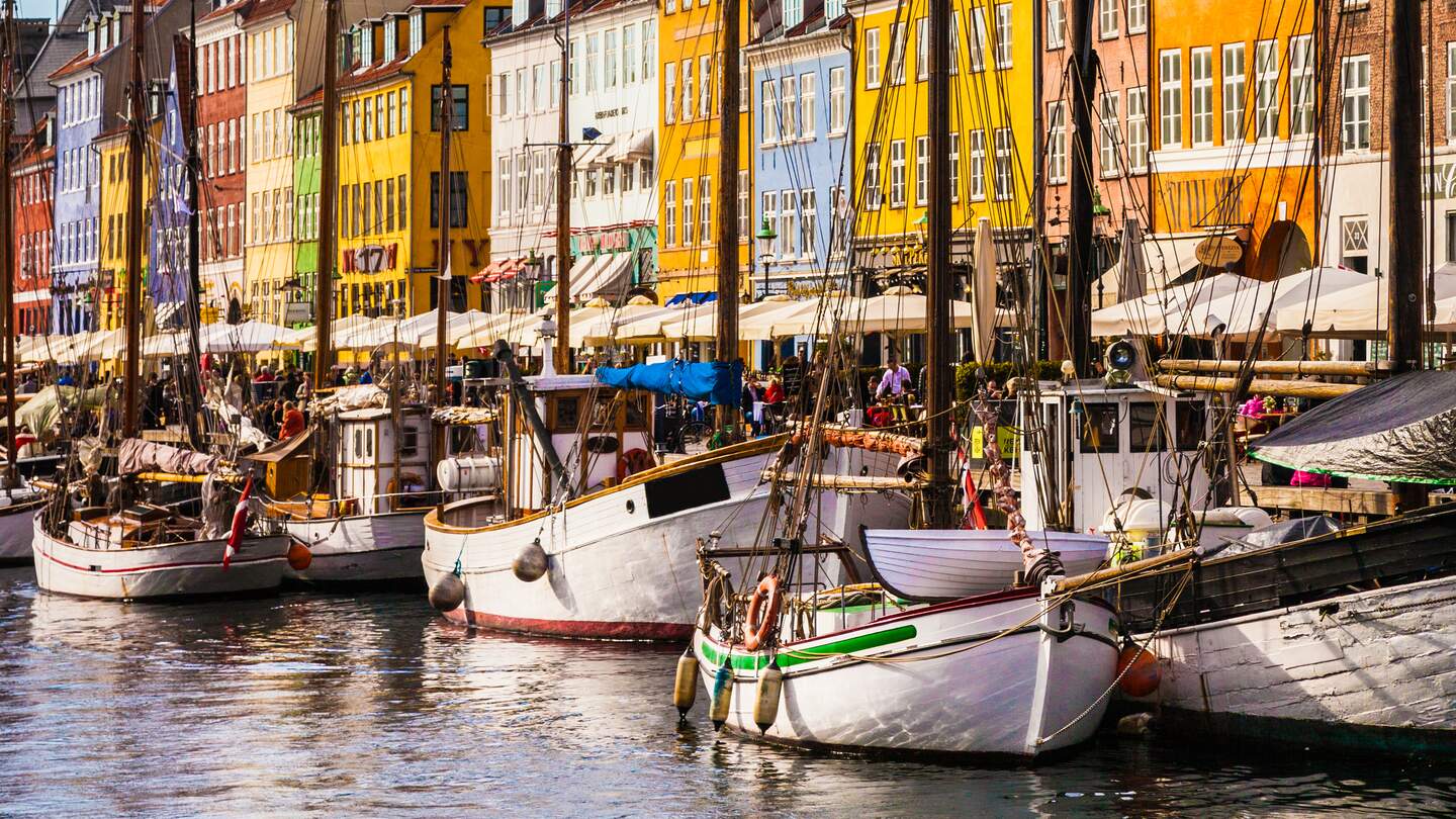 Hafen von Kopenhagen an einem schoenen Tag | © Gettyimages.com/LeoPatrizi