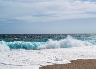Blick auf Wellen am Strand in Südfrankreich | © pixabay/ELG21