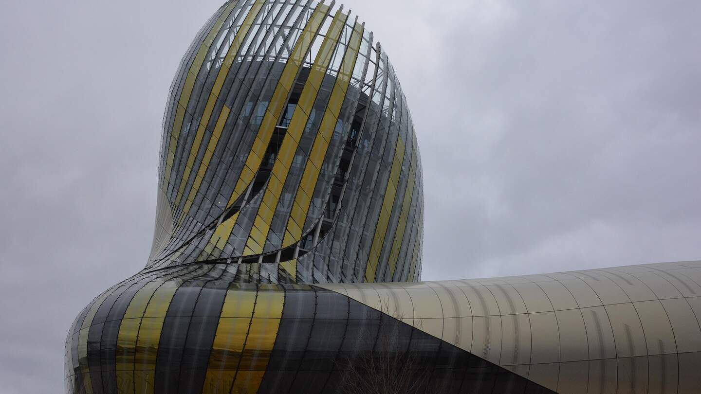 Blick auf das Gebäude der Weinstadt, Cite du vin in Bordeaux in Frankreich | © oixabay/Nasalune-FcK