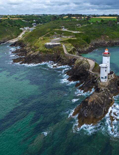 Luftaufnahme des Leuchturm Petit Minou in Brest, Bretagne, Frankreich. | © GettyImages.com/	Naeblys