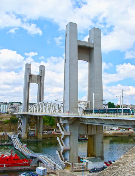 Pont de Recouverance, vertikale Aufzugsbrücke in Brest | © gettyimages.com/LisaStrachan