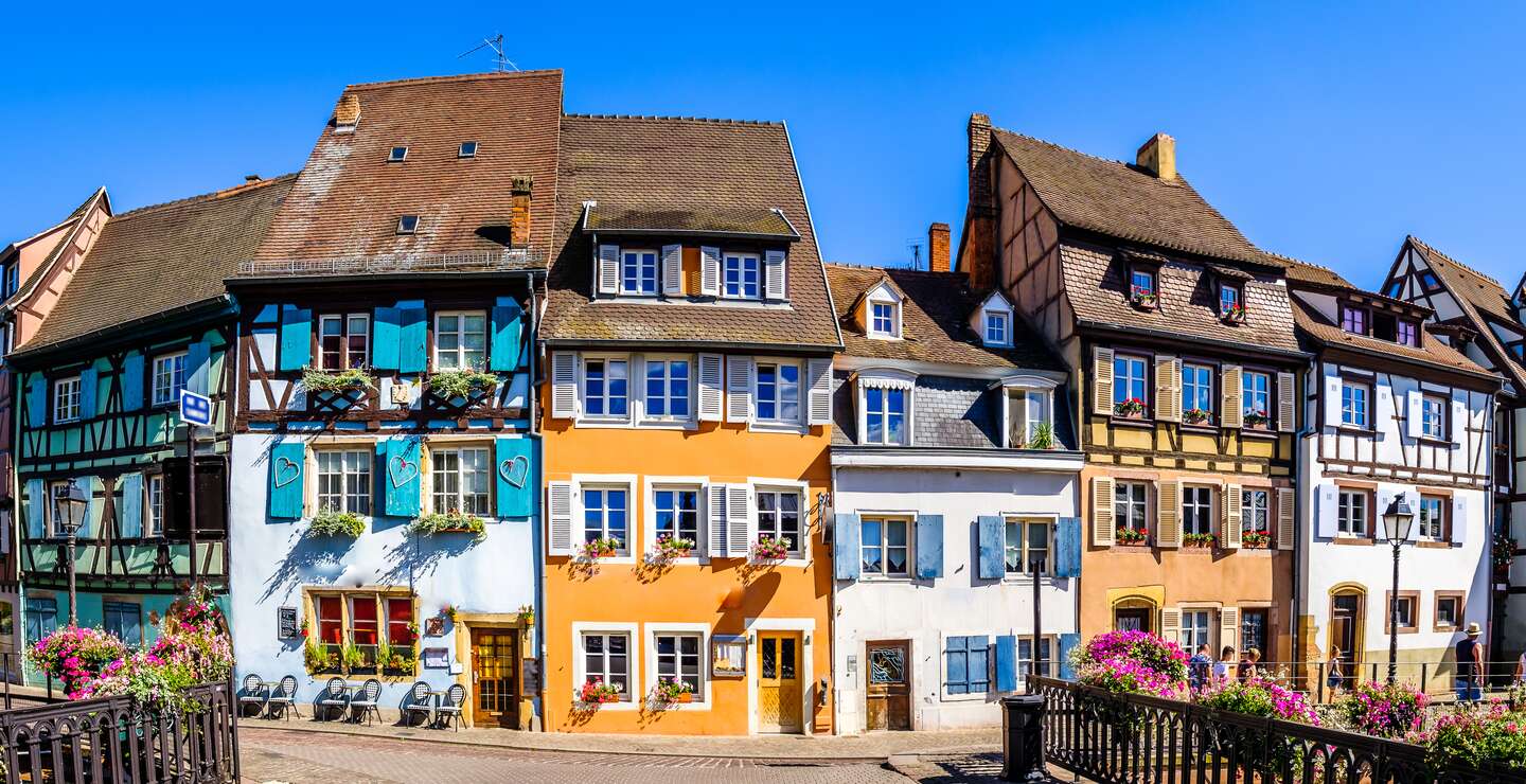 Beruehmte Altstadt mit historischen Fachwerkfassaden in Colmar | © Gettyimages.com/FooTToo