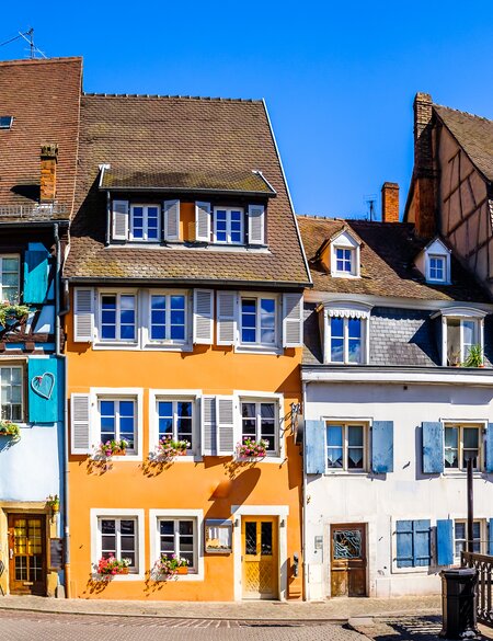 Beruehmte Altstadt mit historischen Fachwerkfassaden in Colmar | © Gettyimages.com/FooTToo
