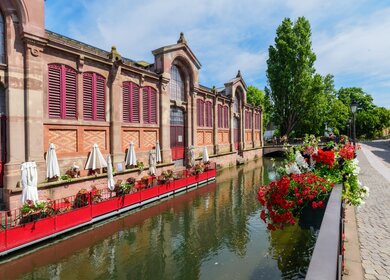 Markthalle von Colmar (Le marché couvert), Elsass am Fluss Lauch | © Gettyimages.com/Lesia Popovych