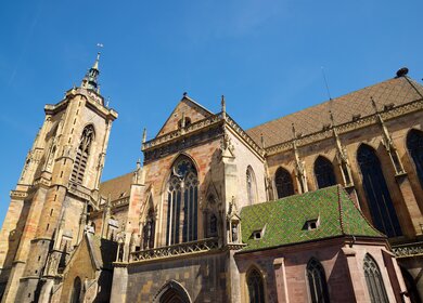 Untersicht auf den Martinsmünster - Collégiale St-Martin in Colmar | © Gettyimages.com/pedrosala