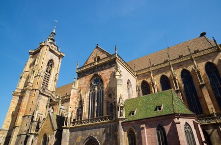 Untersicht auf den Martinsmünster - Collégiale St-Martin in Colmar | © Gettyimages.com/pedrosala