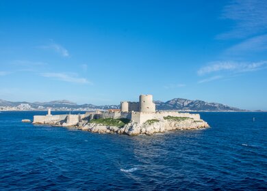 Festung und ehemaliges Gefaengnis auf der Île d’If, einer Felseninsel zirka eine Seemeile vor der Kueste von Marseille | © Gettyimages.com/sebastien hovaguimian