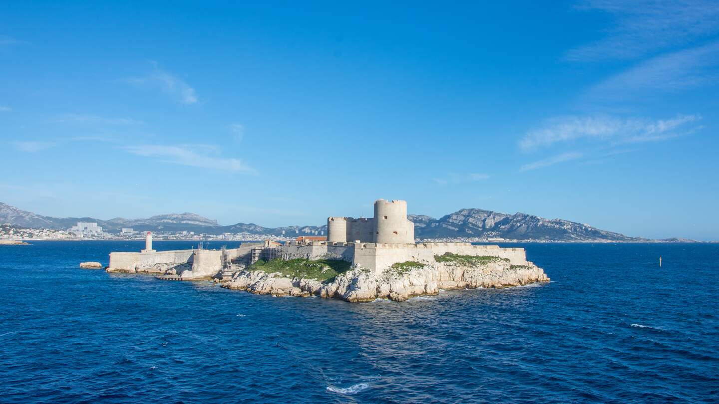 Festung und ehemaliges Gefaengnis auf der Île d’If, einer Felseninsel zirka eine Seemeile vor der Kueste von Marseille | © Gettyimages.com/sebastien hovaguimian