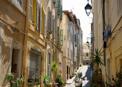 Strasse im Quartier Panier der der Altstadt in Marseille | © Gettyimages.com/elvirkin