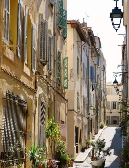 Strasse im Quartier Panier der der Altstadt in Marseille | © Gettyimages.com/elvirkin