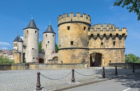 Deutsche Tor (französisch Porte des Allemands)  in der französischen Stadt Metz, Lothringen | © Gettyimages.com/klug-photo