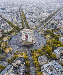 Luftaufnahme von der Arc de Triomphe | © Gettyimages.com/lifeonwhite