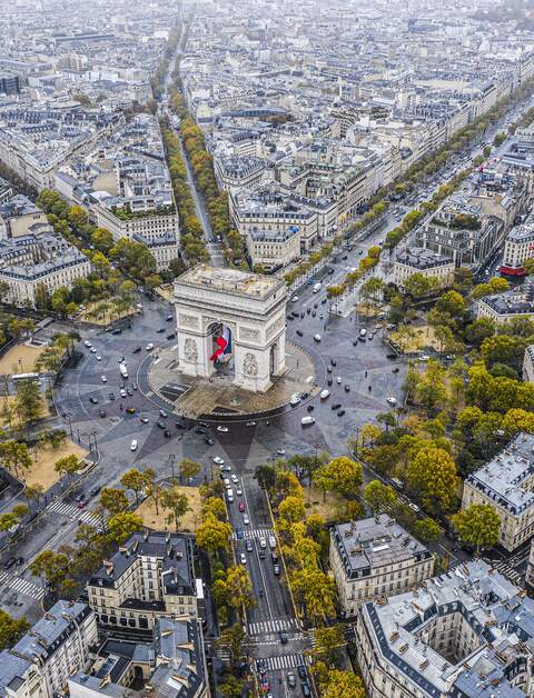 Luftaufnahme von der Arc de Triomphe | © Gettyimages.com/lifeonwhite