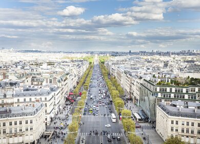 Champs-Elysées avenue, gesehen von der Spitze des Arc de Triomphe | © Gettyimages.com/portishead1