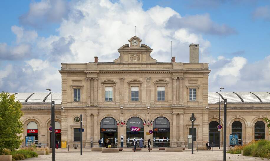 Das Bahnhofsgebäude von Reims, Stadt in Frankreich in der Champagne | © Gettyimages.com/gwengoat