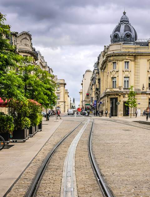 Die Rue des Vesle in Reims, Stadt in Frankreich in der Champagne | © Gettyimages.com/csfotoimages