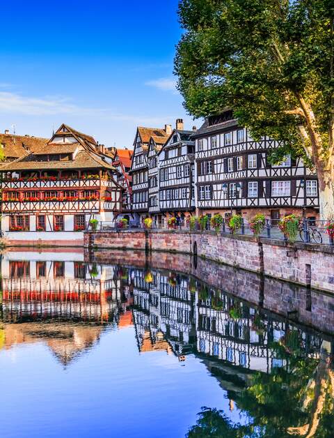 Die Architektur von Strassburg mit Haeuserfassaden aus Fachwerk  | © Gettyimages.com/SCStock