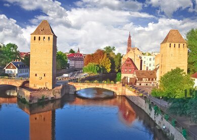 Blick ueber die Barrage Vauban in der Stadt Strassburg | © Gettyimages.com/NickNick_ko