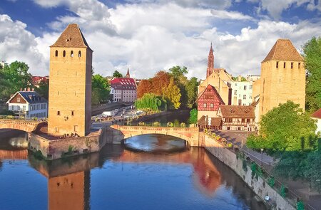 Blick ueber die Barrage Vauban in der Stadt Strassburg | © Gettyimages.com/NickNick_ko
