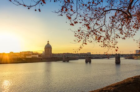 Schöne Szene von der Garonne in Toulouse bei Sonnenuntergang | © Gettyimages.com/Leo_Dang 