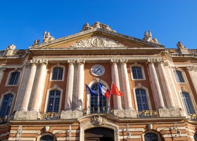 Das historische Rathaus  Capitole am Place du Capitole von Toulouse | © Gettyimages.com/curtoicurto
