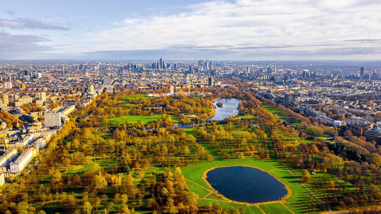 Wunderschoener Panoramablick aus der Luft auf den Hyde Park in London | © Gettyimages.com/Ingus Kruklitis