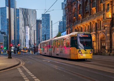 Strassenbahn Richtung Hauptbahnhof Piccadilly | © Gettyimages.com/alex_west
