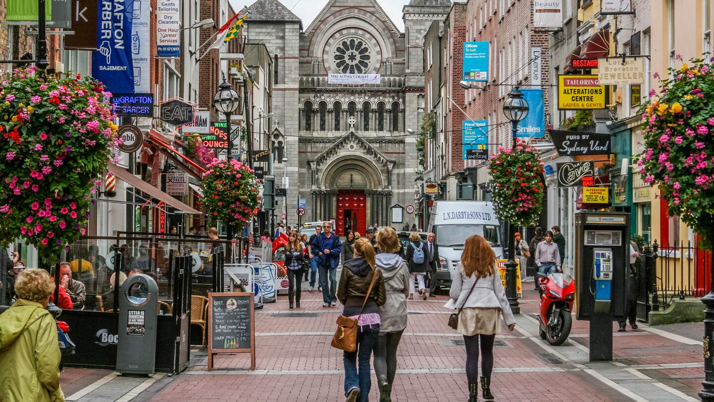 Einkaeufer in der Grafton Street. Dublin, Irland | © Gettyimages.com/jamegaw