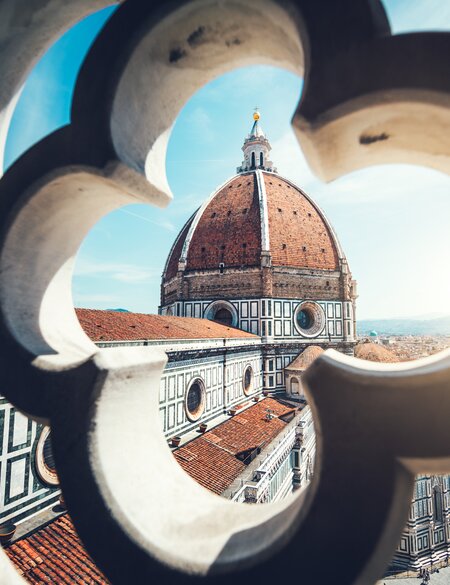 Blick auf den Dom in Florenz vom Glockenturm von Giotto | © Gettyimages.com/borchee