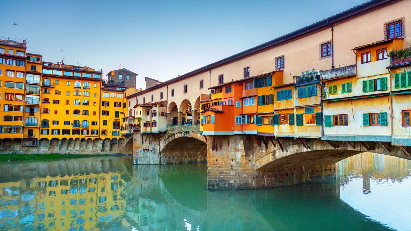 Blick auf Ponte Vecchio in Florenz | © Gettyimages.com/adisa
