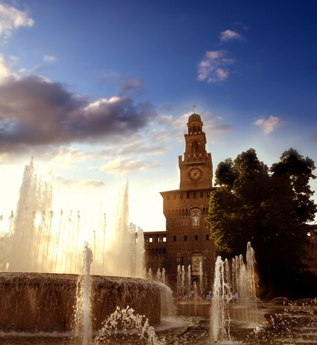 Castello Sforzesco ist eine beruehmte historische Festung in Mailand | © Michele Piacquadio/2016 Thinkstock