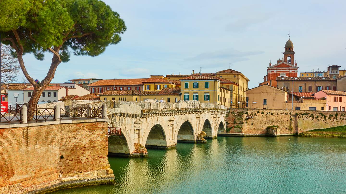 Blick auf die Tiberius-Bruecke in Rimini | © Gettyimages.com/zoom-zoom