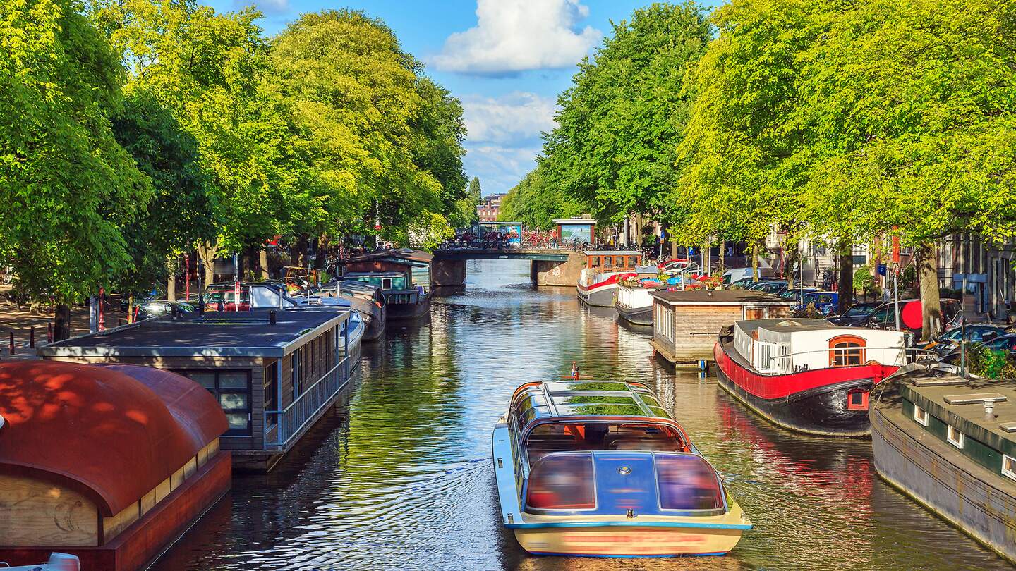 Boote in Amsterdam | ©  Gettyimages.com/dennisvdw
