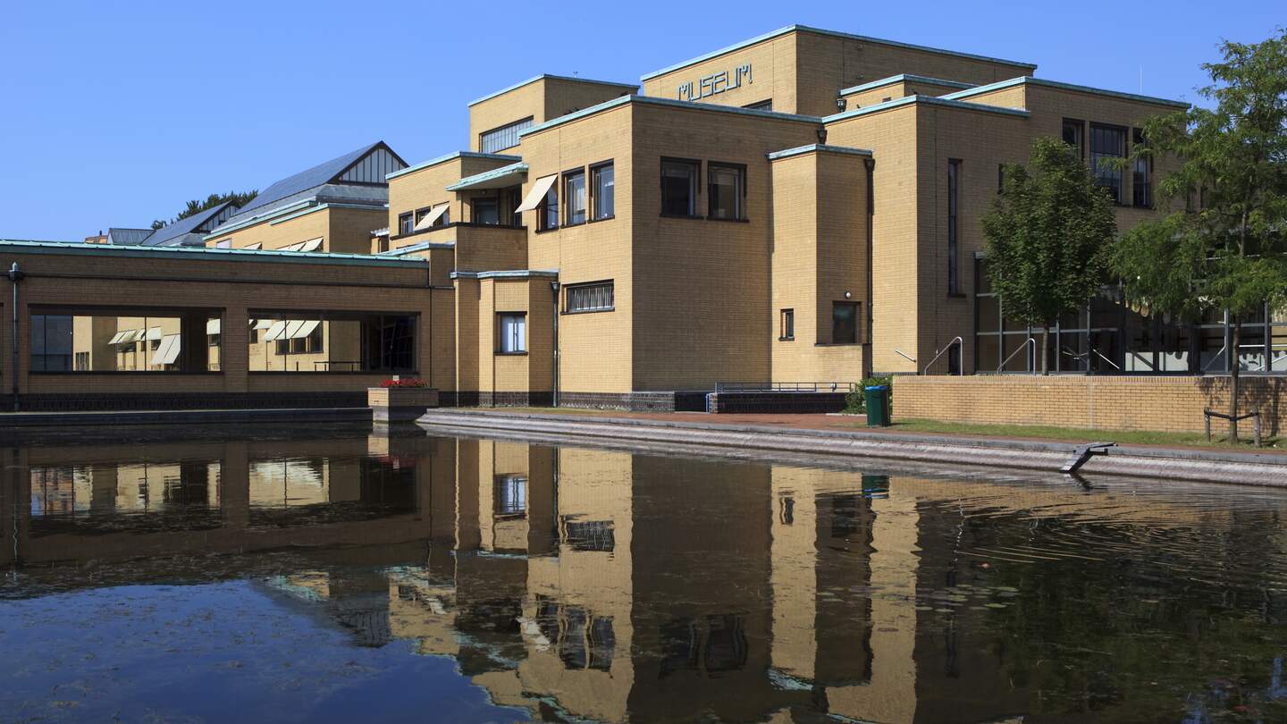 Außenansicht von dem Gemeentemuseum in Den Haag | © Gettyimages.com/GAPS