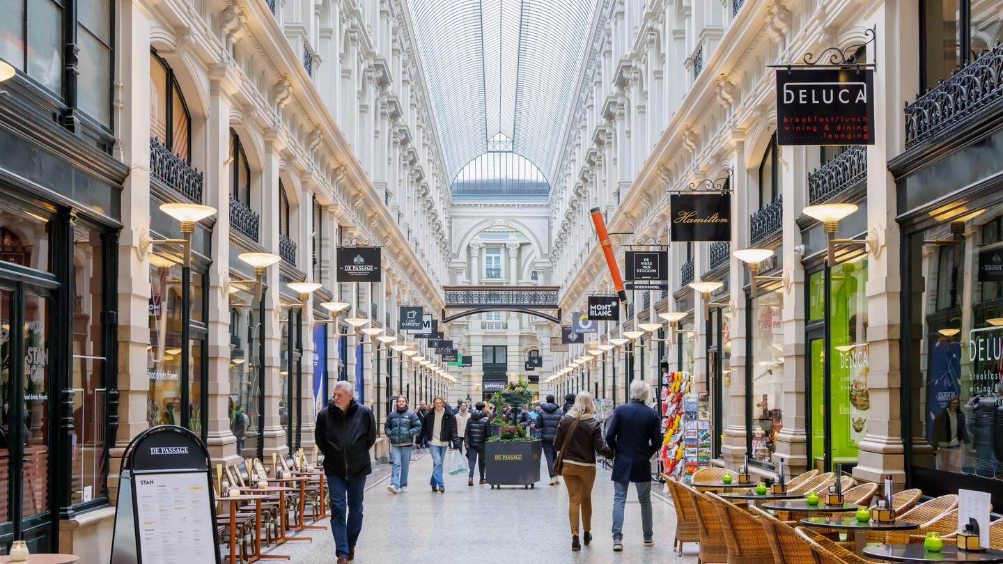 Blick auf das alte Einkaufszentrum Haagsche Passage im Stadtzentrum von Den Haag, Niederlande  | © Gettyimages.com/DutchScenery