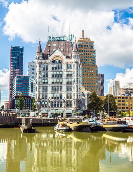 Blick auf den Hafen von Rotterdam und das Stadtzentrum | © Gettyimages.com/querbeet
