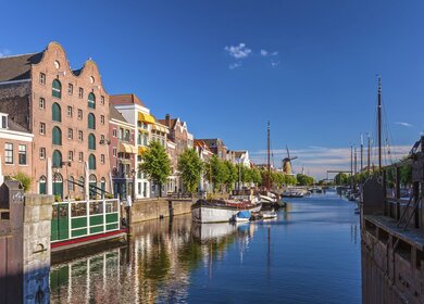 Mittelalterliche Haeuser an einem Kanal in Delfshaven, Rotterdam | © Gettyimages.com/DutchScenery