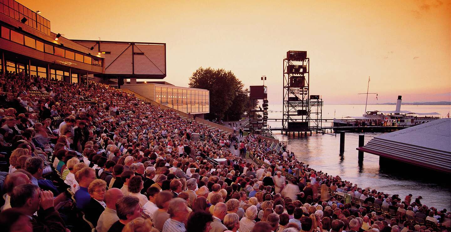 Tribuene der Bregenzer Festspiele mit Blick auf den Bodensee | © Bregenzer Festspiele/Markus Tretter