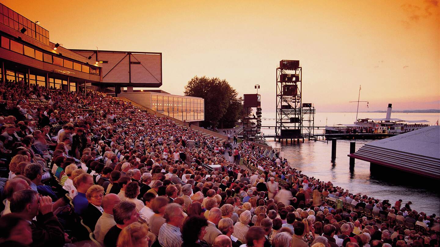 Tribuene der Bregenzer Festspiele mit Blick auf den Bodensee | © Bregenzer Festspiele/Markus Tretter