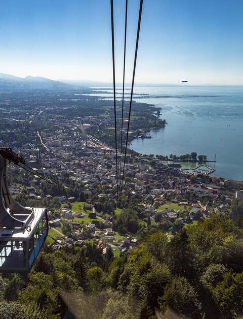 Blick auf Bregenz und Bodensee von Pfaenderbahn | © Gettyimages.com/Sjo