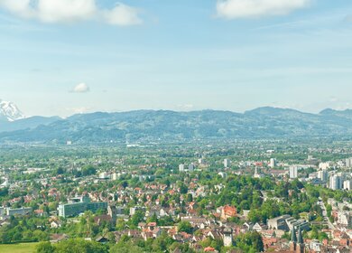 Blick ueber Bregenz und das aeussere Ballungsraum | © gettyimages.com/Kerrick