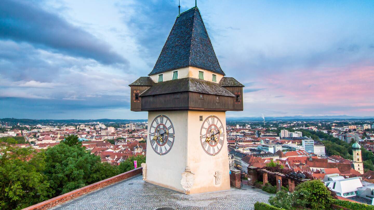 Uhrturm Sightseeing Graz Steiermark Oesterreich | © Gettyimages.com/Wirestock