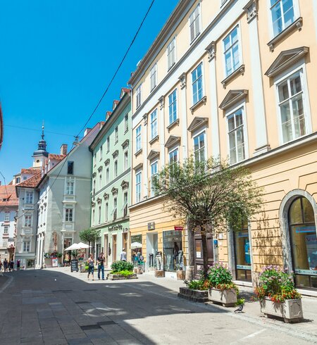 Fussgaengerzone in Graz | © Gettyimages.com/CHUNYIP WONG
