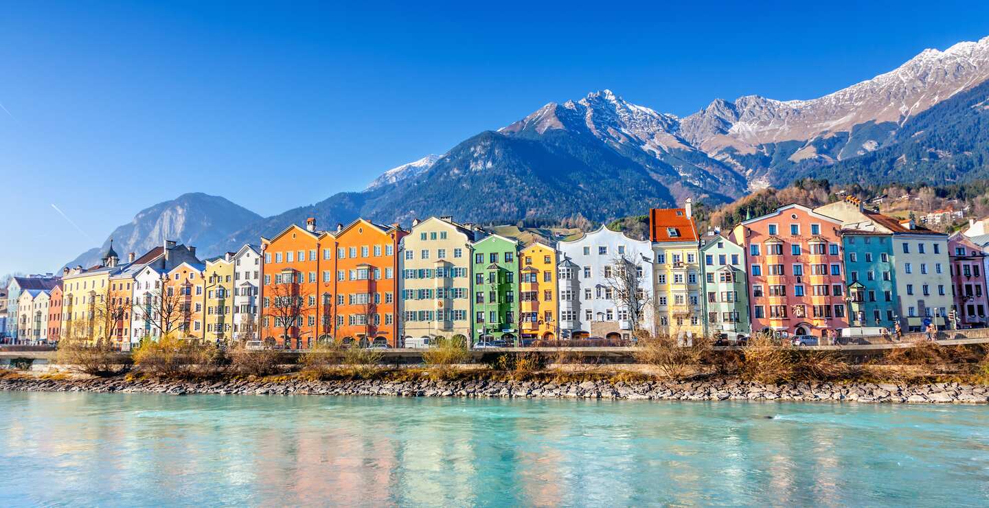Innsbruck Oesterreich Berg- Stadtpanorama | © Gettyimages.com/adisa