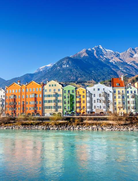 Innsbruck Oesterreich Berg- Stadtpanorama | © Gettyimages.com/adisa